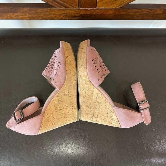 Marc Fisher size 9.5 wedges - Picture 4 of 16